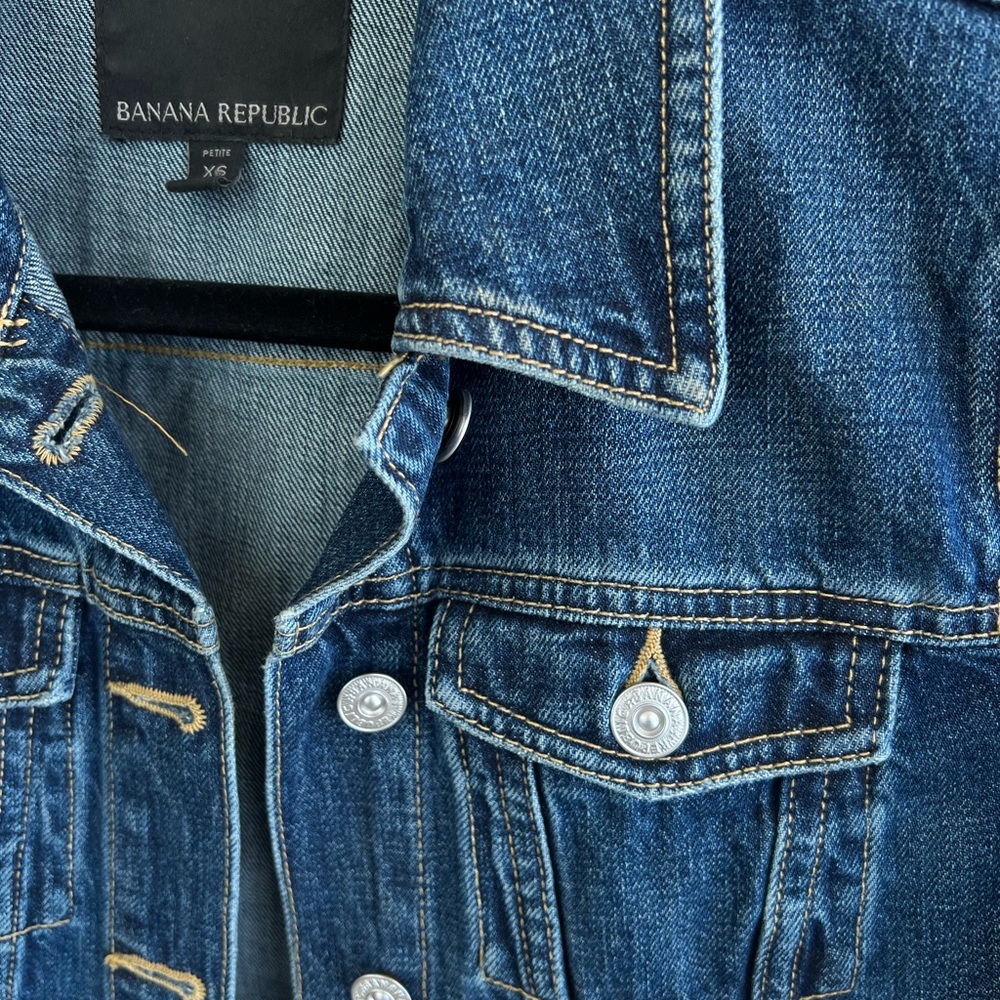 Banana Republic Women's Classic Blue Jean Jacket - Picture 5 of 8